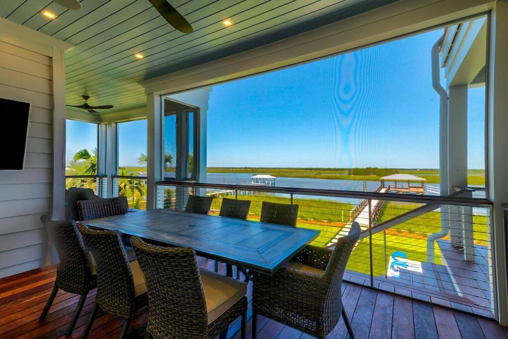 جزيرة النخيل New Waterfront Home With Deep Water Dock المظهر الخارجي الصورة