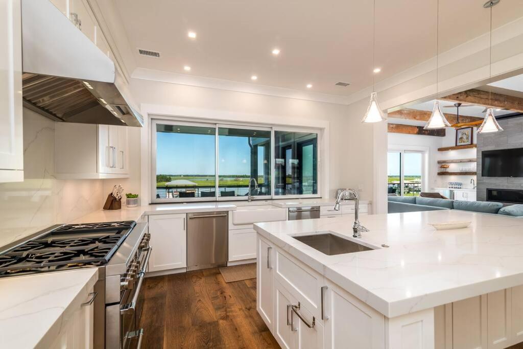 جزيرة النخيل New Waterfront Home With Deep Water Dock المظهر الخارجي الصورة
