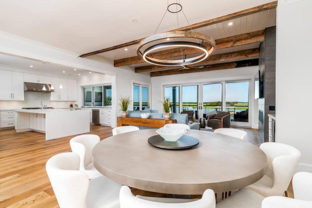 جزيرة النخيل New Waterfront Home With Deep Water Dock المظهر الخارجي الصورة