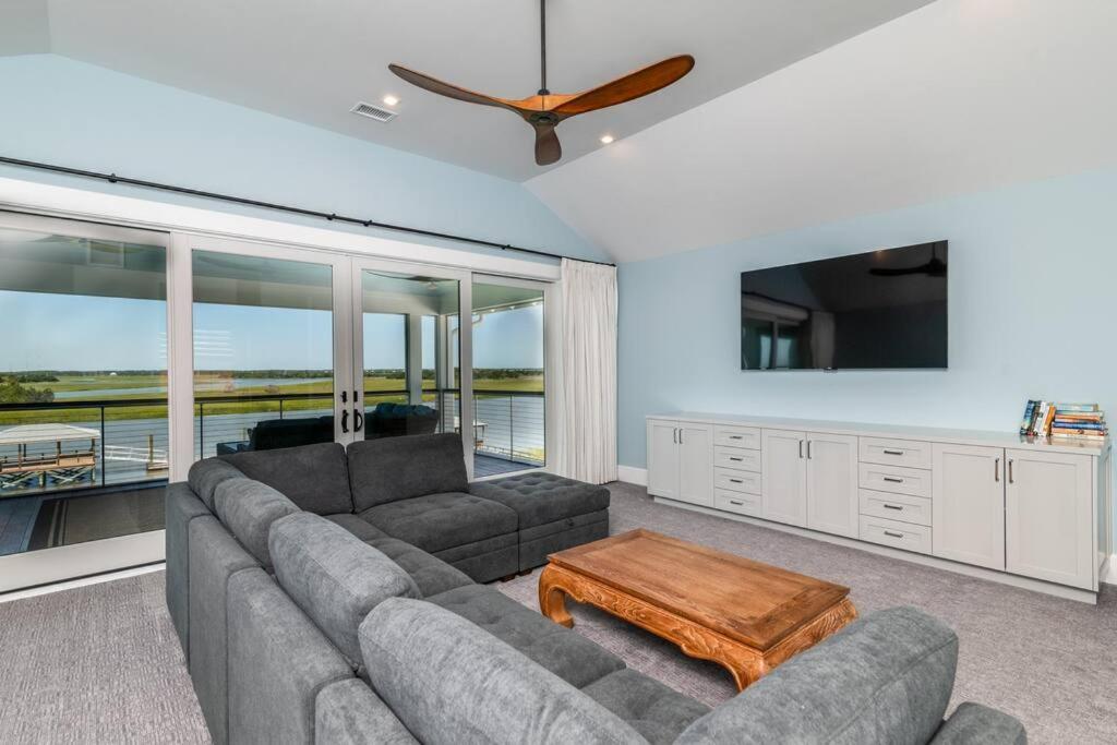 جزيرة النخيل New Waterfront Home With Deep Water Dock المظهر الخارجي الصورة