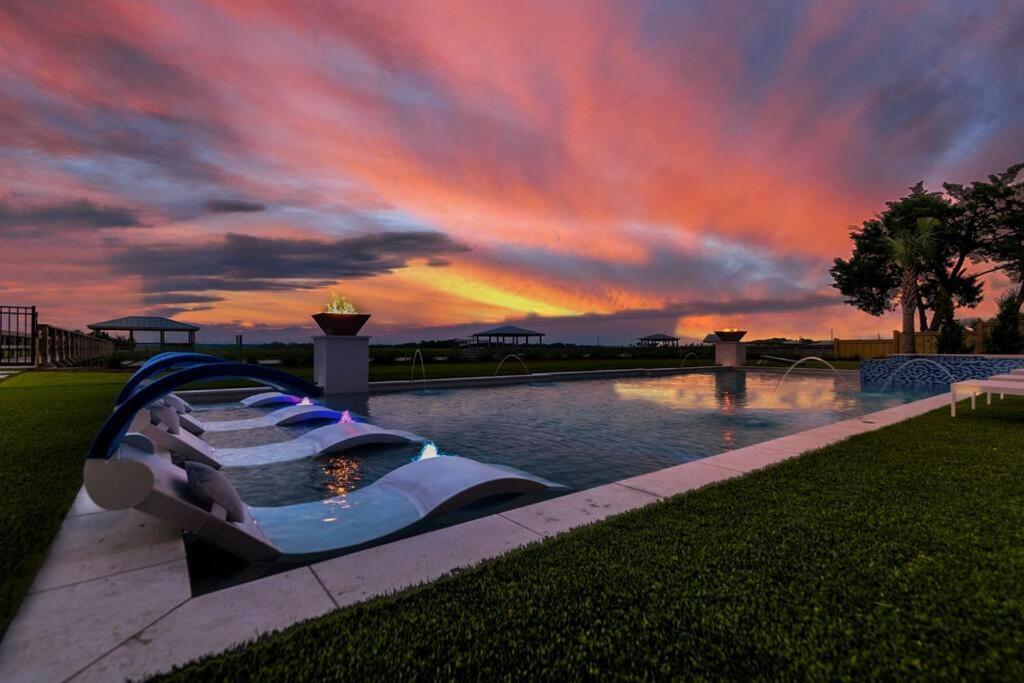 جزيرة النخيل New Waterfront Home With Deep Water Dock المظهر الخارجي الصورة